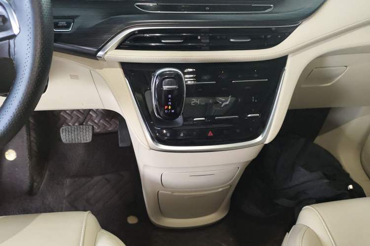 Used Buick GL8 2022 ES Landtrek 653T Luxury Edition
