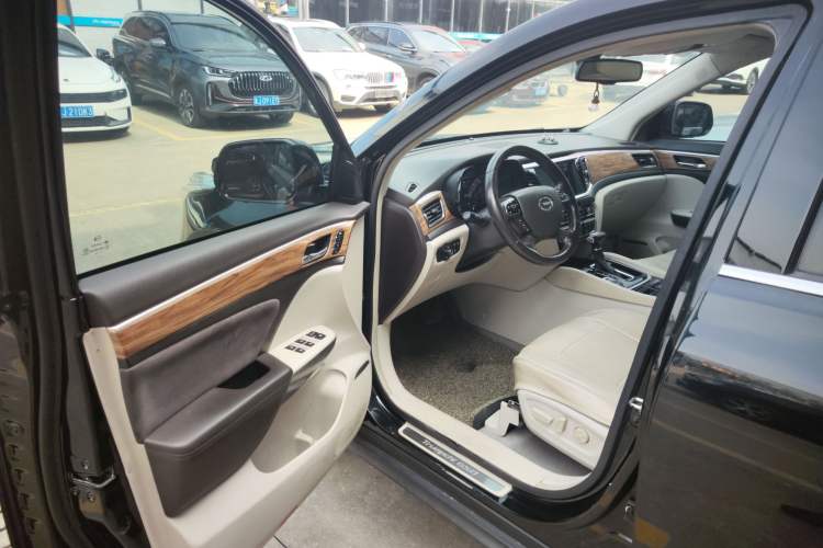 Used GAC Trumpchi GS8 2017 320T Two-Wheel Drive Luxury Smart Connectivity Version (7 Seats)
