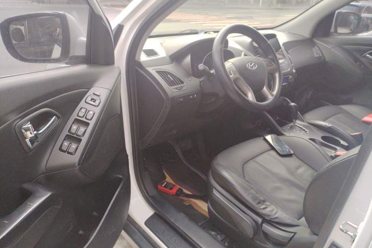 Used Hyundai ix35 2013 2.0L Automatic Two-Wheel Drive Smart GLS China IV Standard

