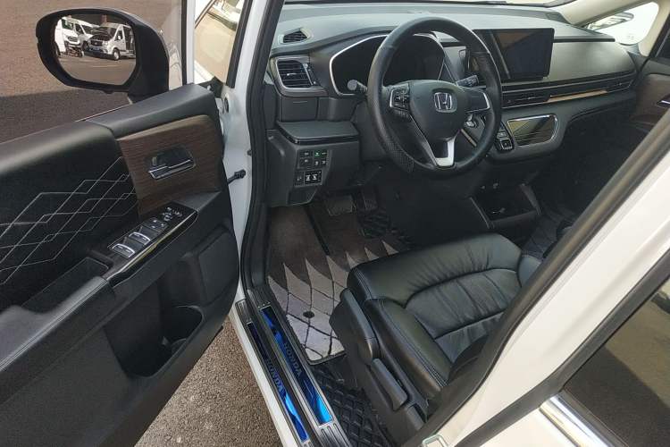 Used Honda Odyssey 2024 2.0L eHEV Sharp & Enjoy Edition
