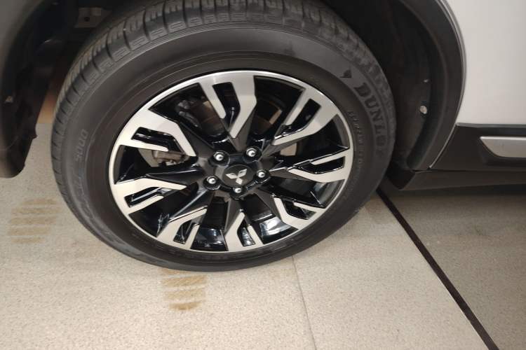 Used Mitsubishi Outlander 2019 2.4L 4x4 Zhi Xiang Edition 5 Seats China VI Standard
