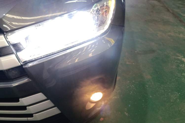 Used Toyota Highlander 2018 2.0T Four-Wheel Drive Luxury Edition 7 Seats China V Emission Standard