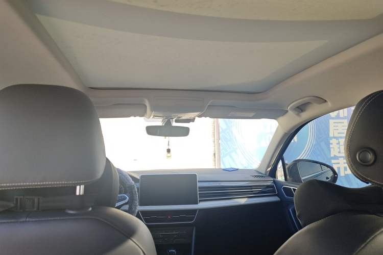 Used Volkswagen Tiguan L 2024 Outstanding Model 330TSI Automatic Two-Wheel Drive R-Line Dragon Glory Edition
