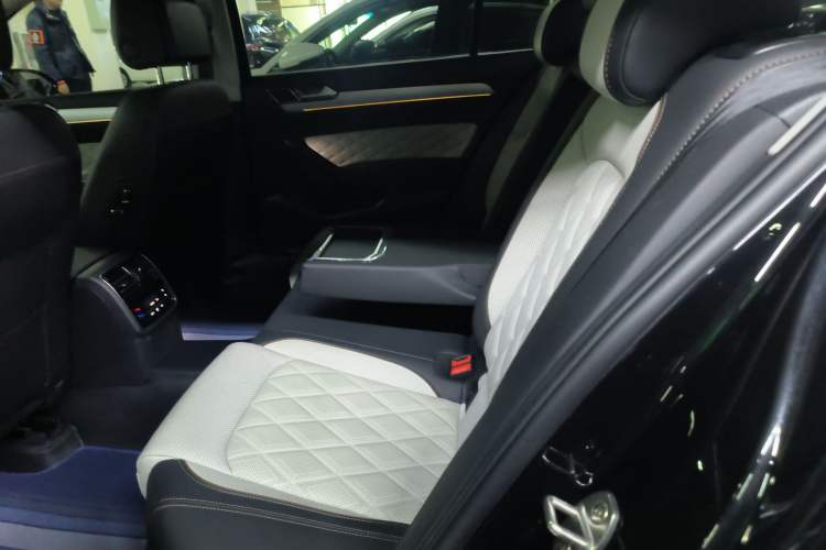 Used Volkswagen Magotan 2025 Revised Version Zhongxiang Edition 330TSI DSG Luxury Trim