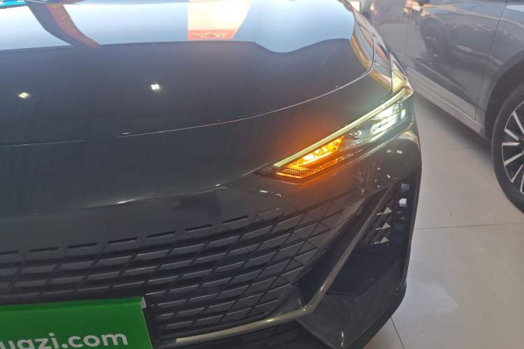 Used Changan UNI-V 2022 1.5T Prestige Version
