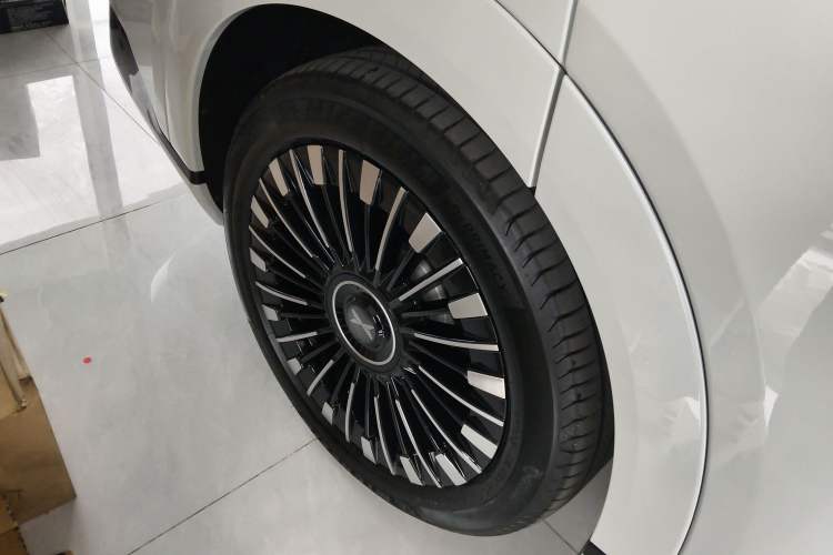 Used XPeng X9 2025 740 Ultra-Long Range Max
