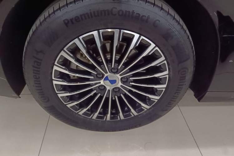 Used Denza D9 2024 DM-i 1050 Luxury Model
