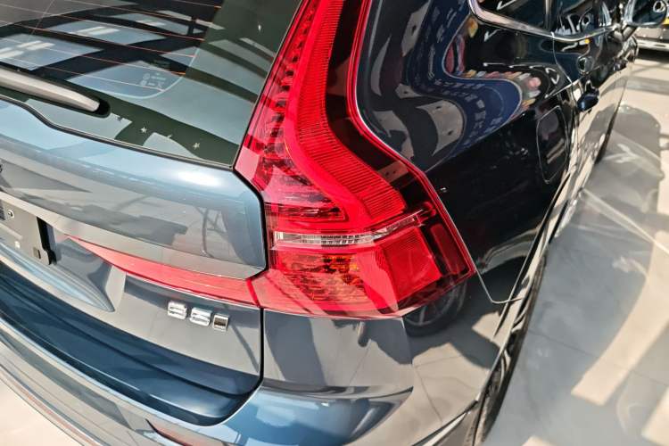 Used Volvo XC60 2023 B5 4x4 Smart Luxury Edition