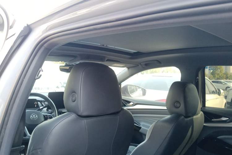 Used Volkswagen ID.4 CROZZ 2021 Long-Range Lite PRO Two-Wheel Drive Version
