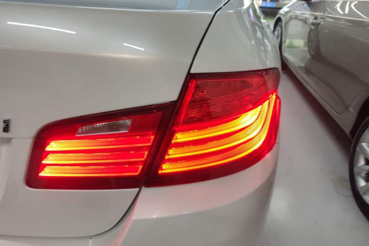 Used BMW 5 Series 2014 520i Elegant Edition
