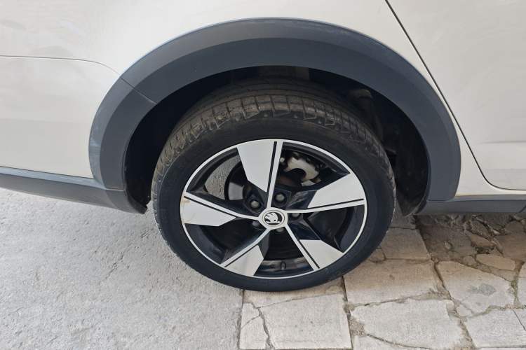 Used Skoda Octavia 2019 TSI280 DSG Luxury Edition Station Wagon China VI Standard