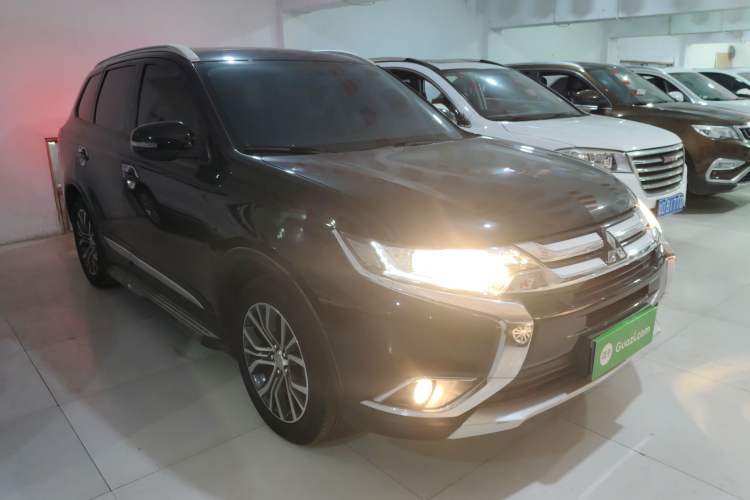 Used Mitsubishi Outlander 2018 2.0L Two-Wheel Drive Glory Edition 5 Seats
