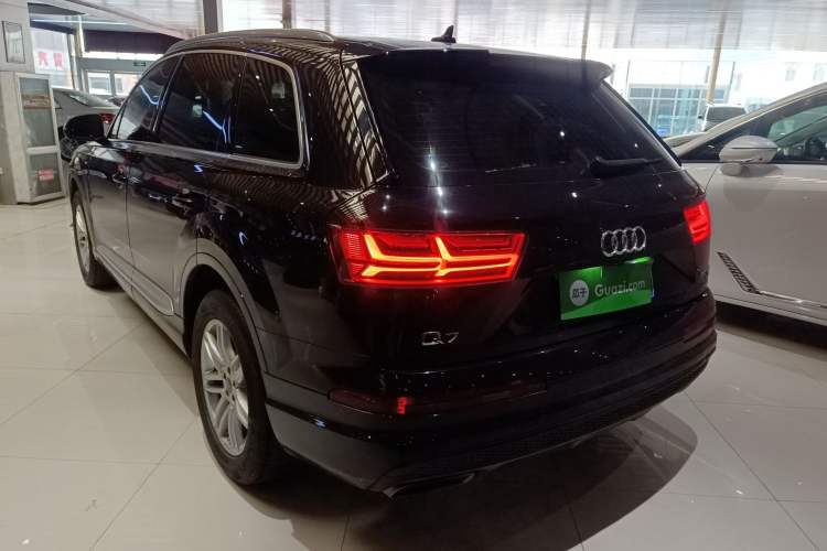 Used Audi Q7 2018 40 TFSI Comfort Model
