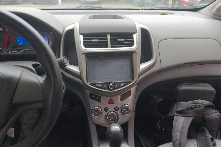 Used Chevrolet Aveo Sonic 2014 Sedan 1.4SL AT Stylish Sunroof Edition