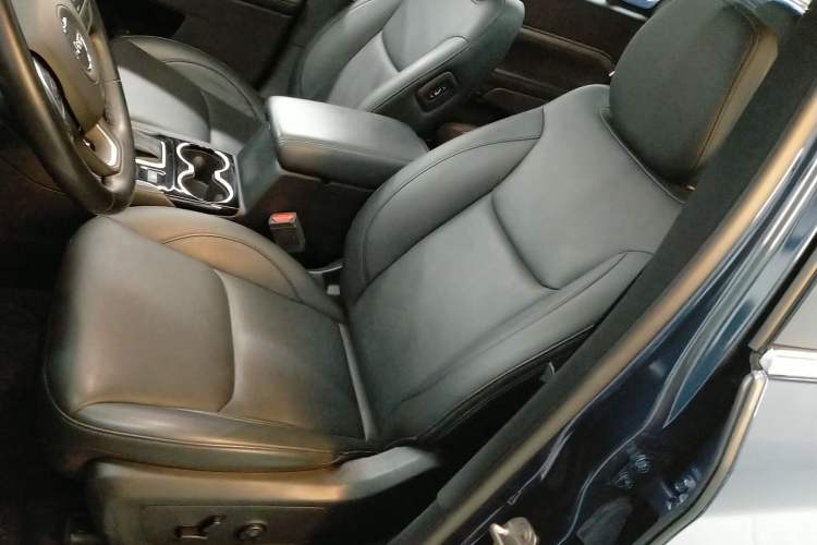 Used  Grand Commander 2022 2.0T Two-Wheel Drive Luxury Version
