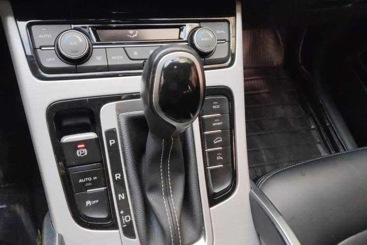 Used Geely Auto Emgrand X7 Sport 2016 1.8TD Automatic ZhiShang Model
