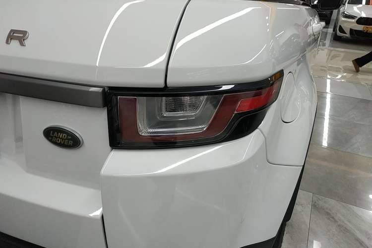 Used Land Rover Range Rover Evoque 2018 240 PS SE Smart Brilliance Edition