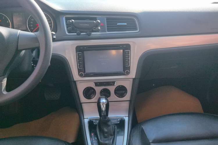 Used Volkswagen Lavida 2013 Revised Version 1.4 TSI DSG Comfort Edition
