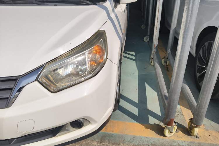 Used Venucia R50 2013 1.6L Automatic Fashion Edition