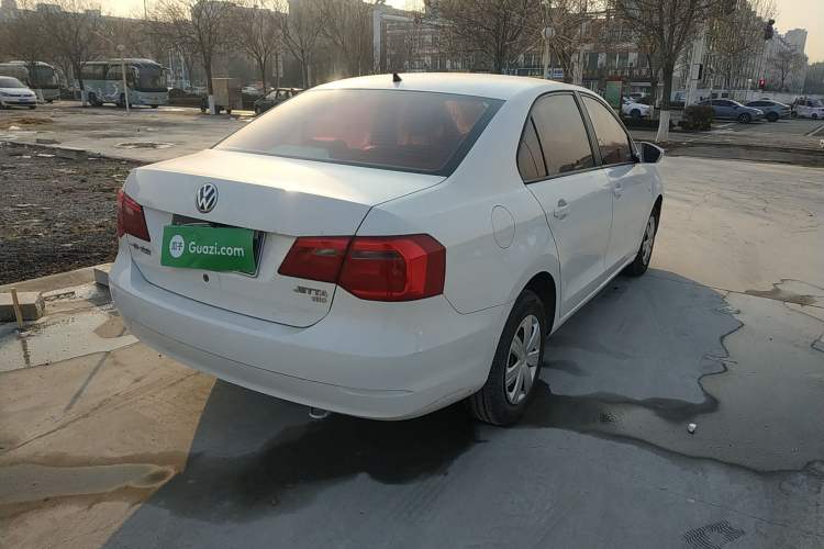 Used Volkswagen Jetta 2015 Value Edition 1.6L Manual Fashionable Style
