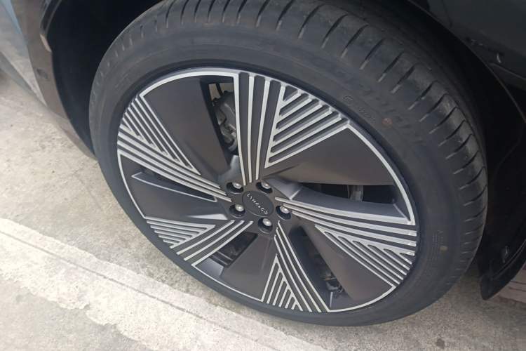 Used Lynk & Co 08 EM-P 2025 220 km All-Wheel-Drive Performance Halo
