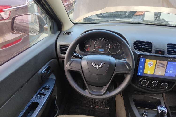 Used Wuling Hongguang 2014 1.5L S Standard Version
