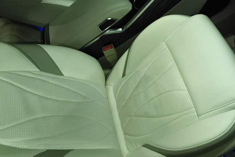 Used Buick GL8 2022 ES Landtrek 653T Comfort Edition