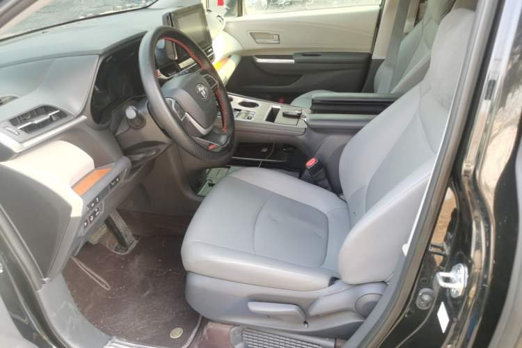 Used Toyota Granvia 2023 2.5L Hybrid Comfort Edition
