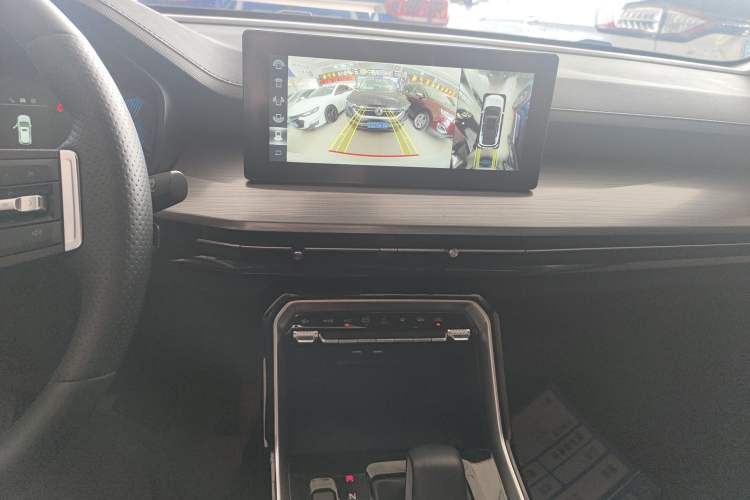 Used Wuling Asta 2022 2.0L DHT Electric-Speed Version
