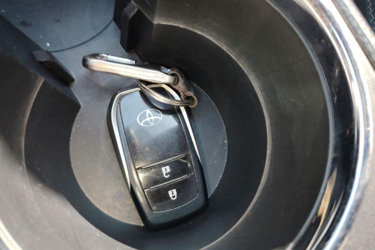 Used Toyota Highlander 2018 2.0T Four-Wheel Drive Luxury Edition 7 Seats China V Emission Standard
