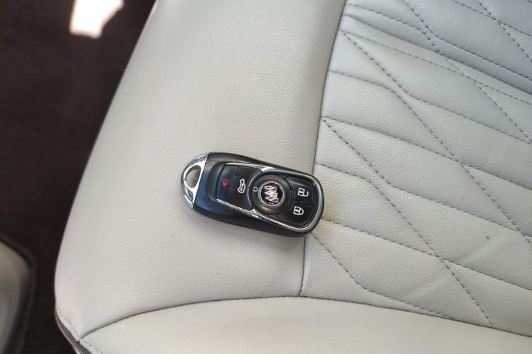 Used Buick GL8 2021 Land Cruiser Executive Class 652T Luxury Model
