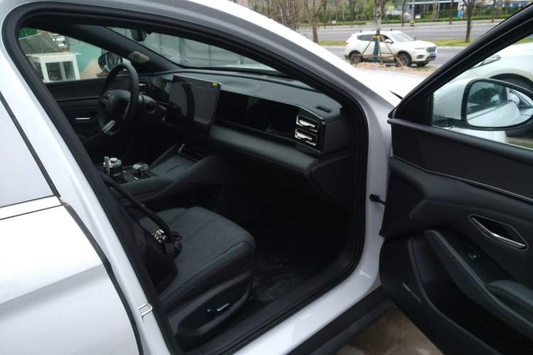 Used BYD Qin L 2024 DM-i 120KM Excellence Model
