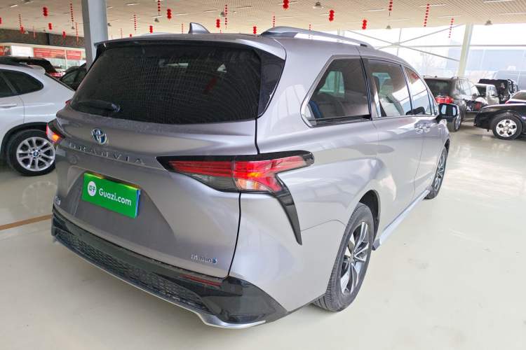 Used Toyota Granvia 2023 2.5L Hybrid Luxury Edition
