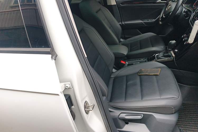 Used Volkswagen T-ROC 2019 280TSI DSG Two-Wheel Drive Comfort Version China VI Standard
