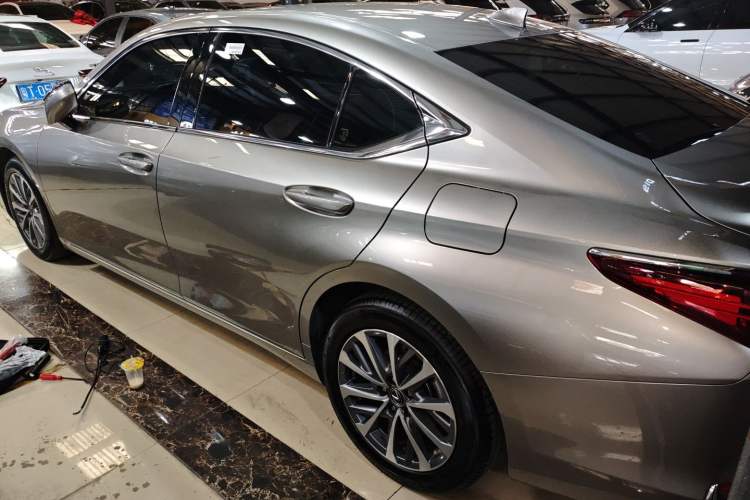 Used Lexus ES 2023 200 Excellence Edition
