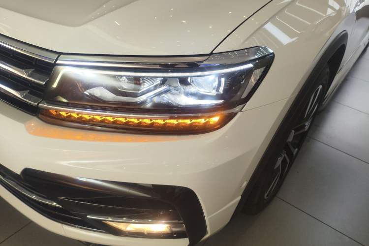 Used Volkswagen Tiguan L 2021 380TSI Automatic All-Wheel Drive R-Line Comfort Plus 7-Seater
