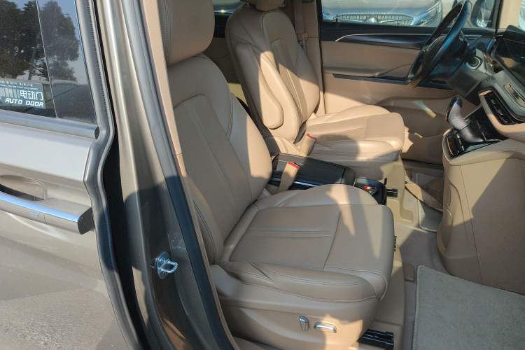 Used Buick GL8 2020 ES Land Cruiser 653T Luxury Model
