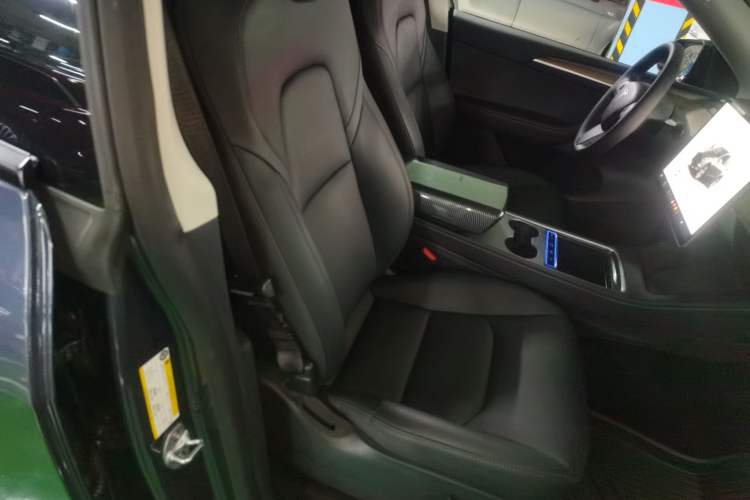 Used Tesla Model Y 2022 Long-Range All-Wheel-Drive Version
