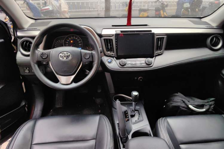 Used Toyota RAV4 2016 2.0L CVT Two-Wheel Drive Fashion Edition China V Standard