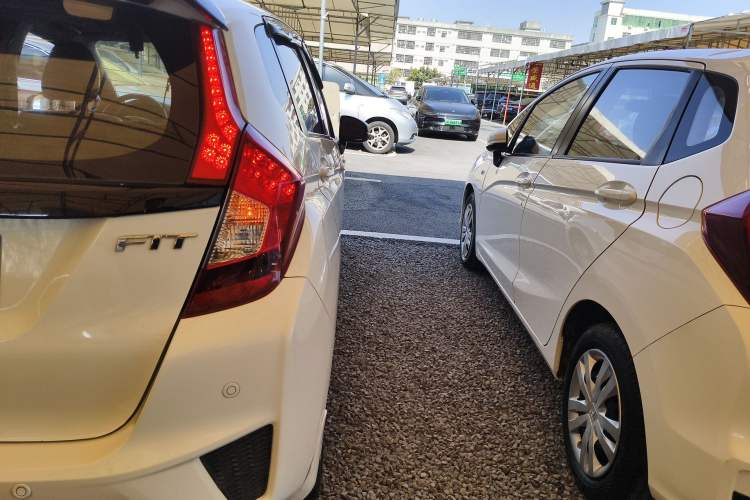 Used Honda Fit 2016 1.5L LXS CVT Comfort Sunroof Version
