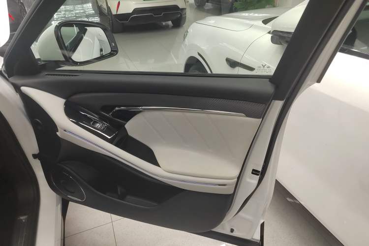 Used VOYAH FREE 2025 318 318 km Rear-Drive Touring Edition
