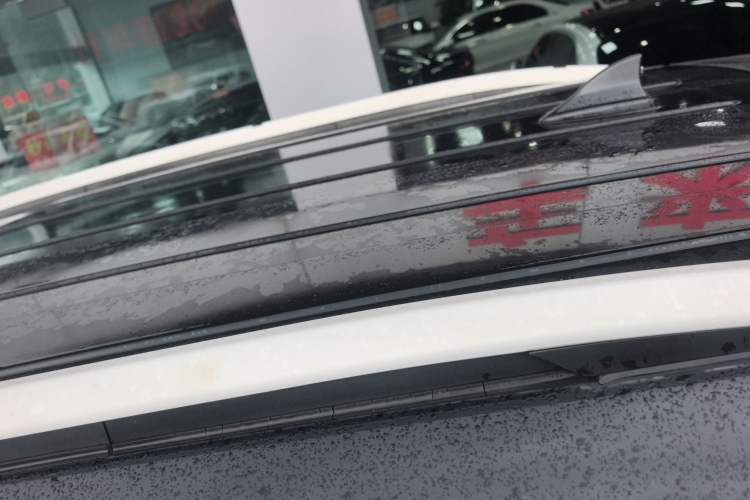 Used JMC Yusheng S350 2016 2.4T Automatic 2WD Diesel Luxury Version with Sunroof 5 Seats
