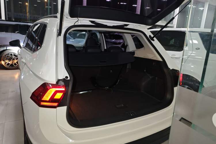 Used Volkswagen Tiguan L 2017 330TSI Automatic Two-Wheel Drive Luxury Edition
