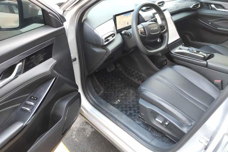 Used Dongfeng Aeolus Mage 2023 DH-i 1.5T Luxury Edition
