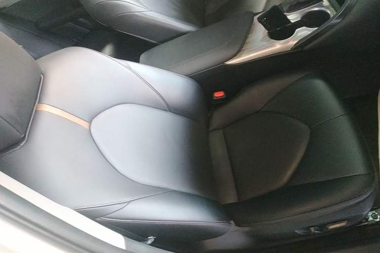 Used Toyota Camry 2019 Dual-Engine 2.5 HG Luxury Edition China VI Standard