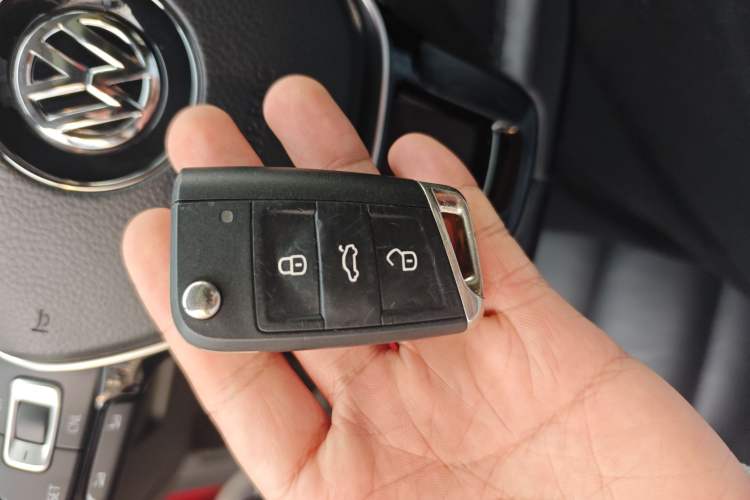 Used Volkswagen Golf 2016 230TSI Automatic Luxury Version
