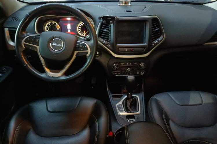 Used  Cherokee 2017 2.0L Superior Edition