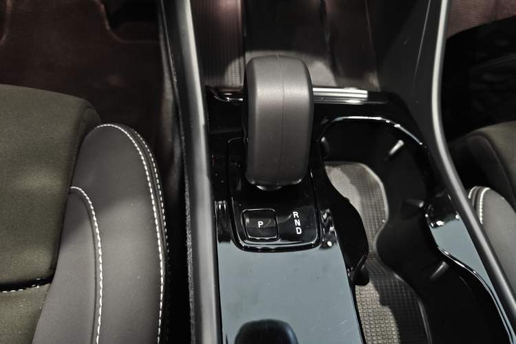 Used Volvo C40 2024 Long-Range PRO Version
