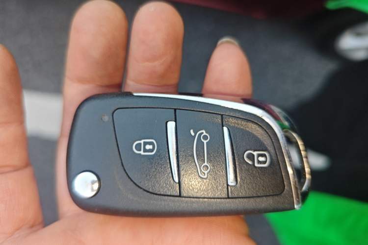 Used Chery Fengyun 2 2013 Hatchback 1.5L AMT Ruìyì Edition