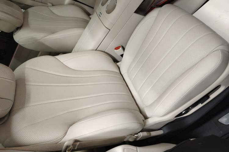 Used Hima AITO M8 2025 Extended-Range Max Version 37 kWh 6-Seater
